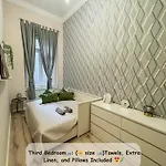 Stylish Parisian 3br In Budapest, Sleeps 9 *