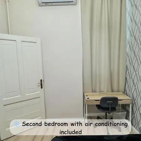Stylish Parisian 3br In Budapest, Sleeps 9 부다페스트