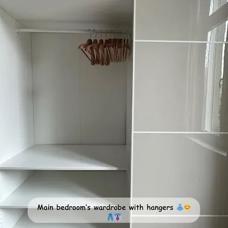 דירה Stylish Parisian 3br In Budapest, Sleeps 9