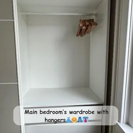 Stylish Parisian 3br In Budapest, Sleeps 9 דירה