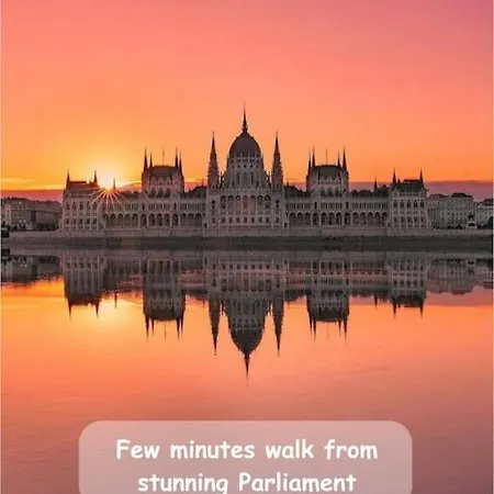 Stylish Parisian 3br In Budapest, Sleeps 9 아파트 부다페스트