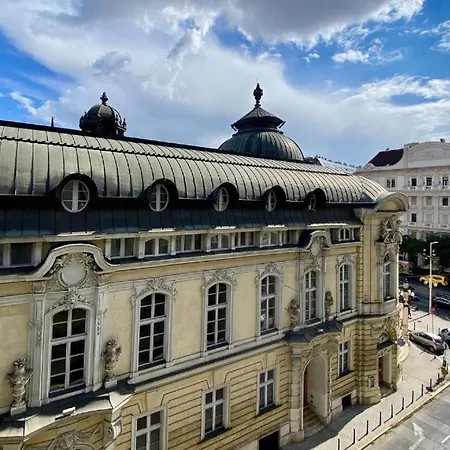 아파트 Stylish Parisian 3br In Budapest, Sleeps 9 부다페스트