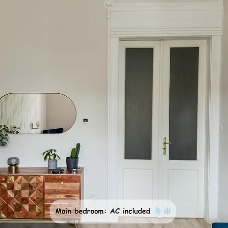 Appartamento Stylish Parisian 3br In Budapest, Sleeps 9