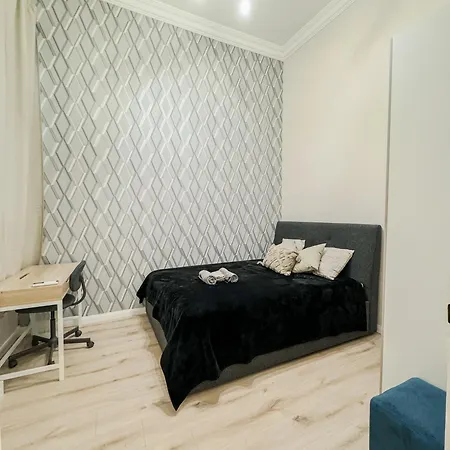 Stylish Parisian 3br In Budapest, Sleeps 9 Appartamento