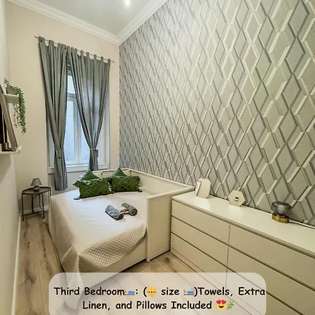Stylish Parisian 3br In Budapest, Sleeps 9 *