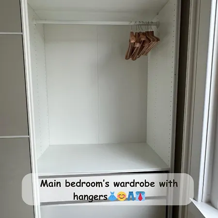 Stylish Parisian 3br In Budapest, Sleeps 9 Appartamento