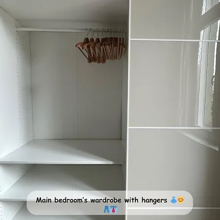 Appartamento Stylish Parisian 3br In Budapest, Sleeps 9 Budapest