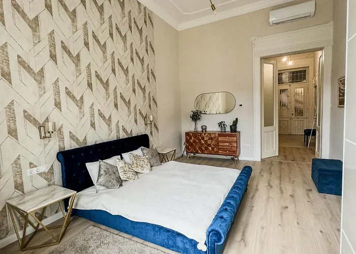 Stylish Parisian 3br In Budapest, Sleeps 9 Budapesta
