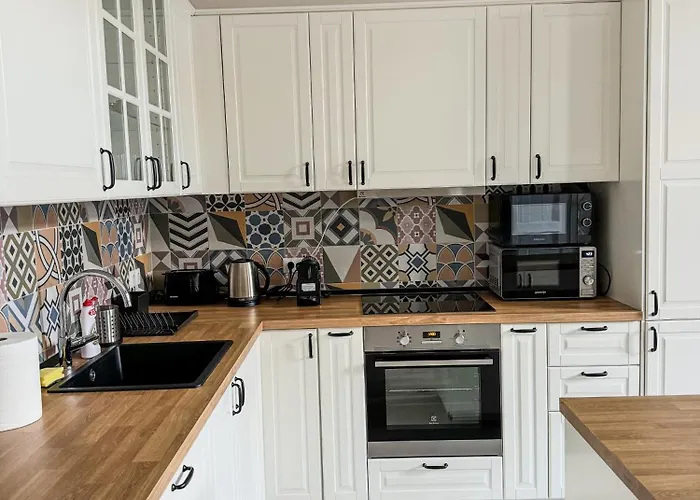 Apartament Stylish Parisian 3br In Budapest, Sleeps 9