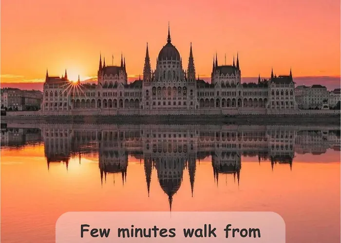 Stylish Parisian 3br In Budapest, Sleeps 9 *