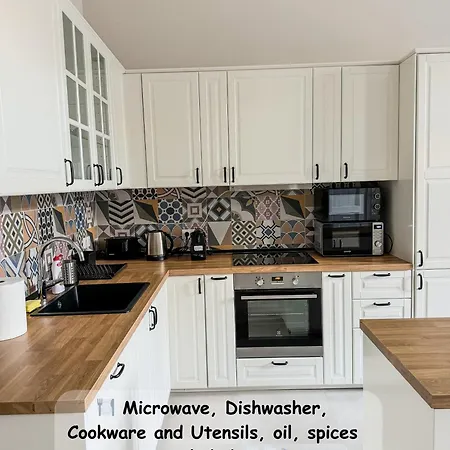 Appartamento Stylish Parisian 3br In Budapest, Sleeps 9