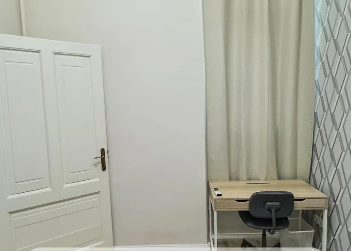 Appartamento Stylish Parisian 3br In Budapest, Sleeps 9 *