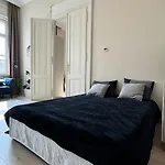 Apartament Stylish Parisian 3br In Budapest, Sleeps 9