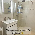 Stylish Parisian 3br In Budapest, Sleeps 9